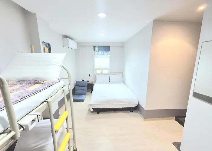 Tommy Jongno ---- Tax Return Authorized Shop Pensión 4*